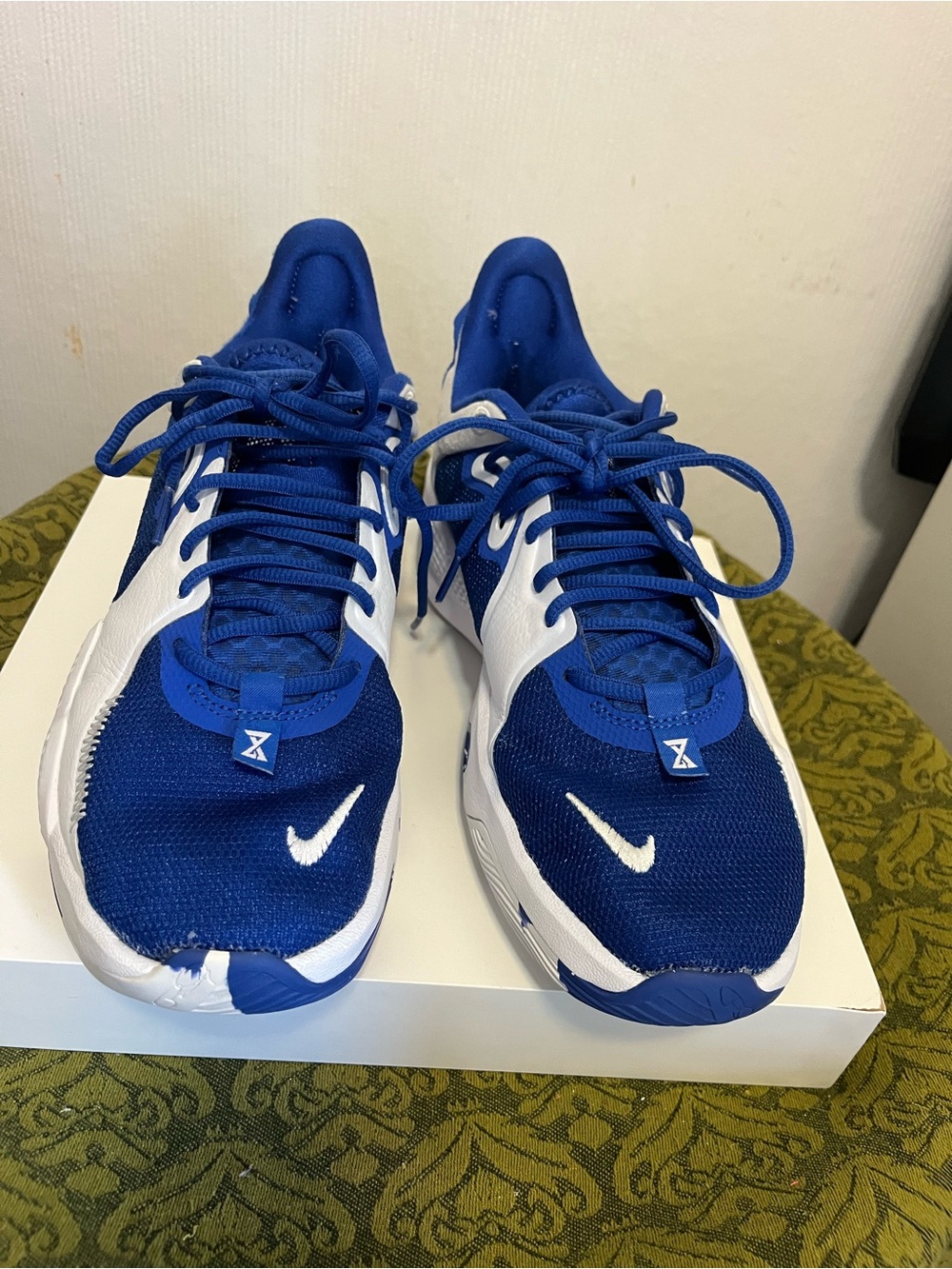 Nike Blue and White Men's Athletic  sneakers size 9